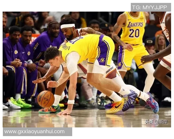 火箭与湖人今日激战在即谁能在这场对决中笑到最后